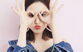 古力娜扎甜美俏皮写真桌面壁纸