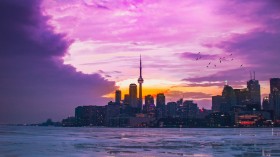 喧嚣的水泥城市建筑风景桌面壁纸