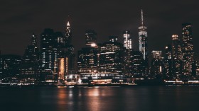 喧嚣的水泥城市建筑风景桌面壁纸