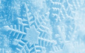晶莹唯美的雪花桌面壁纸