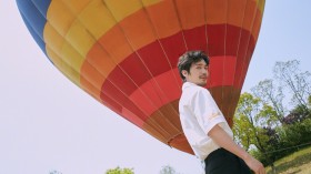 帅哥明星白宇桌面壁纸