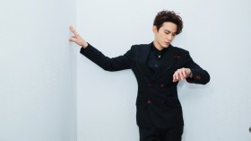 帅哥明星徐正溪桌面壁纸
