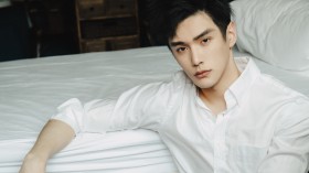 帅哥明星彦希桌面壁纸