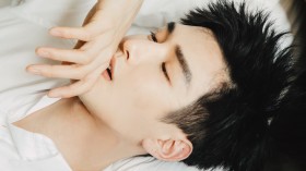 帅哥明星彦希桌面壁纸