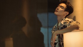 帅哥明星彦希桌面壁纸