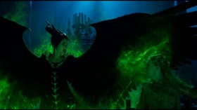 美国奇幻电影《沉睡魔咒2》桌面壁纸