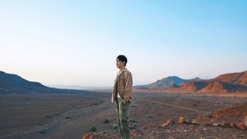 帅哥明星朱一龙桌面壁纸