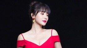 性感女神美女明星柳岩桌面壁纸