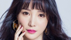 性感女神美女明星柳岩桌面壁纸