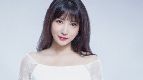 性感女神美女明星柳岩桌面壁纸