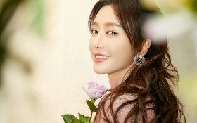 仙气十足的美女明星秦岚桌面壁纸