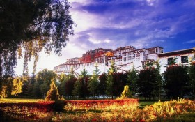 西藏布达拉宫建筑风景桌面壁纸