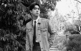 帅哥明星李现复古牛仔装桌面壁纸