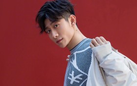 帅哥明星张一山桌面壁纸