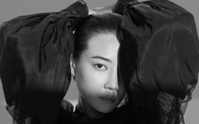 美女演员谭卓桌面壁纸